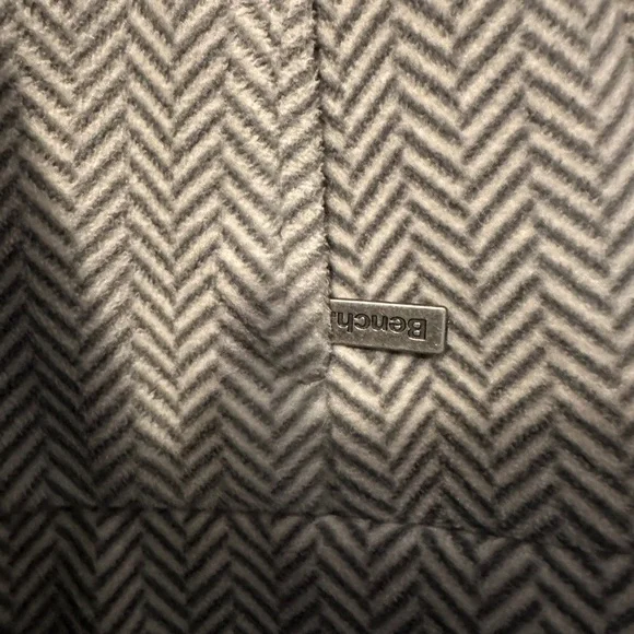 Sold - Picture 3 of 6